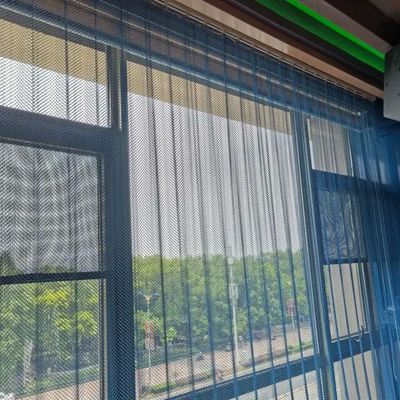 Draperies de bobines métalliques anodisantes en argent rond fournissant la confidentialité et la décoration