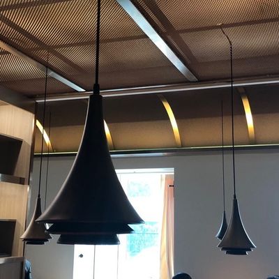 Durabilité à longue durée de la bobine métallique Draperie Transformer l'espace