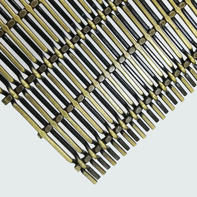 Grilles en treillis décoratifs polissés de 30 m de long avec forme de trou carré