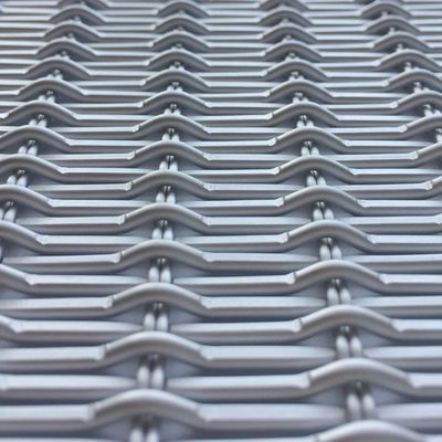 Maillage architectural en acier inoxydable argenté pour façade de bâtiment personnalisée