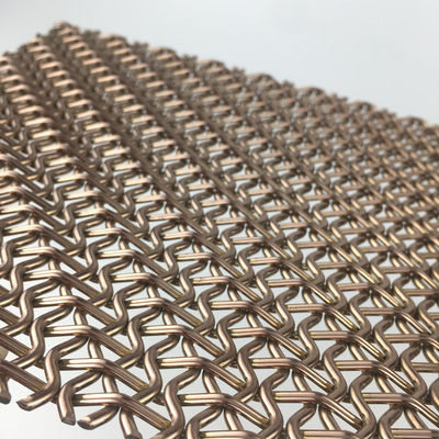 Panneaux de treillis en acier inoxydable de qualité architecturale pour améliorer les portes des armoires dans les cuisines et les espaces de stockage contemporains