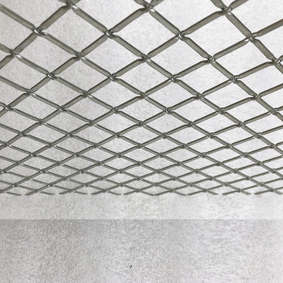 Introductions en maille métallique pour les portes d'armoires modernes combinant l'attrait esthétique avec la ventilation fonctionnelle dans les unités de stockage