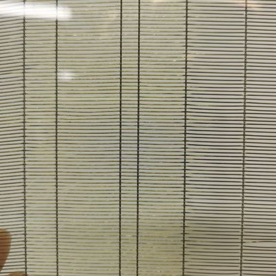 Maillage tissé sur mesure pour la production de verre stratifié décoratif