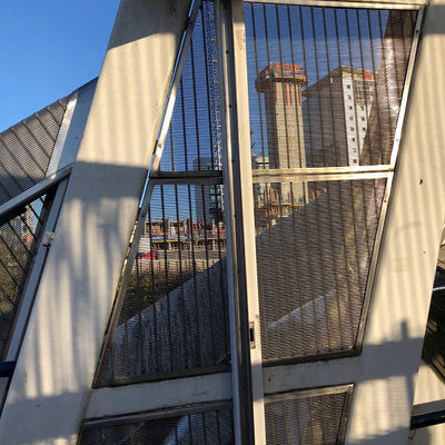 Les panneaux d'acier gris tissé avec traitement anodisant améliorent l'art architectural
