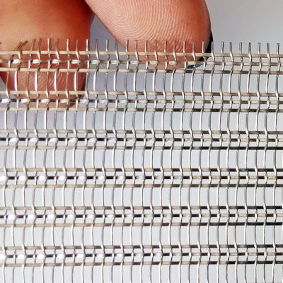 Maillage en acier inoxydable laminé en verre architectural tissé pour les séparateurs d'espace modernes et les revêtements muraux