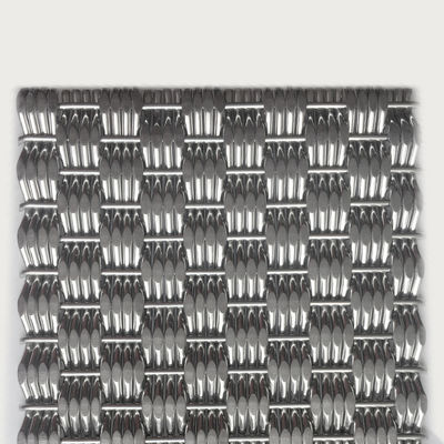 Maillage de tissu métallique en acier inoxydable sur mesure pour le revêtement de façade à grande échelle dans les bâtiments commerciaux urbains