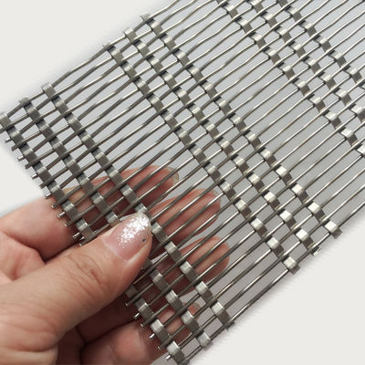 Panneaux de grille métallique en treillis en acier inoxydable architecturaux non inflammables pour les façades de stationnement en plein air et les murs ventilés