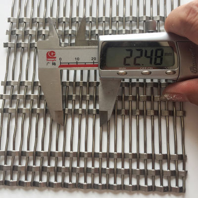 Panneaux de grille métallique en treillis en acier inoxydable architecturaux non inflammables pour les façades de stationnement en plein air et les murs ventilés