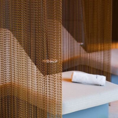 Moustiquaire à chaîne en aluminium durable avec un diamètre de fil de 1,2 mm et une surface ouverte de 60 % pour une ventilation optimale et une taille de crochet de 12x24 mm