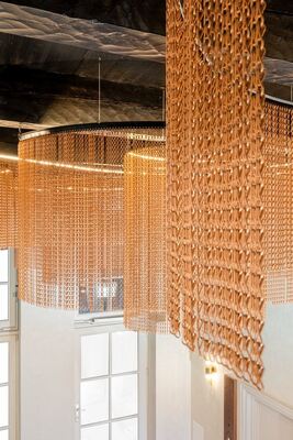 Distance de chaîne de 24 mm Diamètre de fil de 1,2 mm Écran à mouche en aluminium avec 60% de surface ouverte pour les applications industrielles