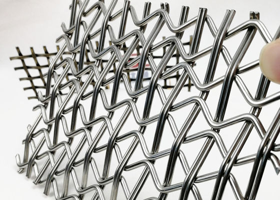 Connexion par tiges ressorts, maille tissée technique, maille métallique architecturale, design irrégulier