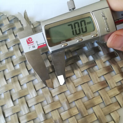 façades architecturales cloisons pare-soleil treillis métallique en acier galvanisé et applications décoratives intérieures